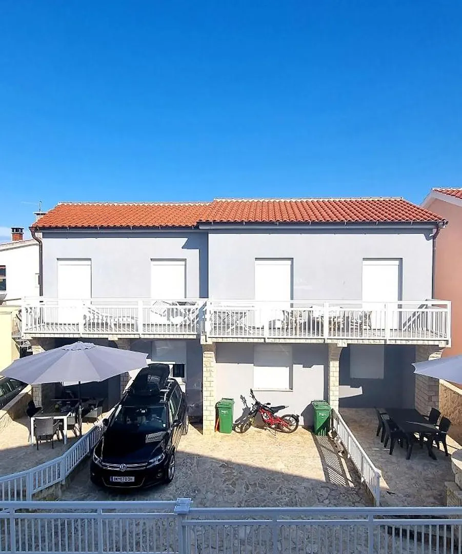 Apartment Alexandra Vir