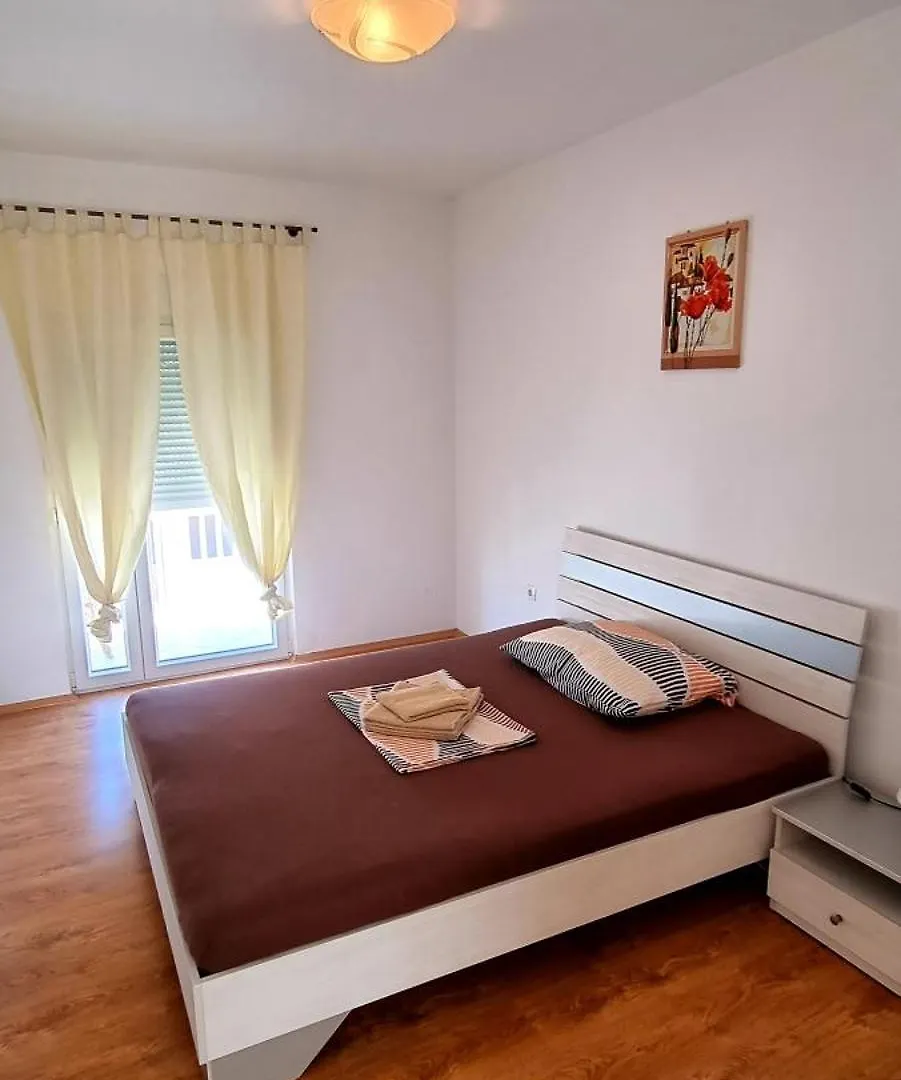 Apartment Alexandra Vir